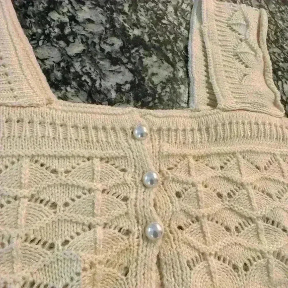 Crochet Top Cream Tan Floral Size small - Picture 3 of 4